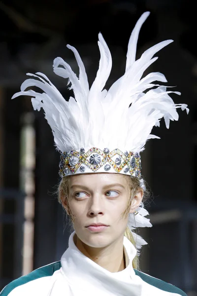 Look 3